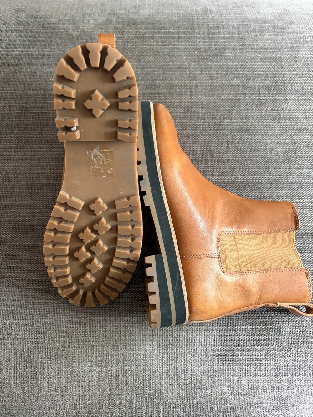 Women’s Madewell Chelsea Boots - Tan Leather - Picture 4 of 7